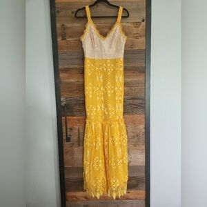 NWT FOXIEDOX Gorgeous Yellow Lace Sleeveless Dress Maxi Size Medium